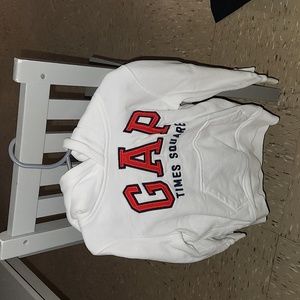 Gap kids 5t white hooded pull over sweater with red and black details